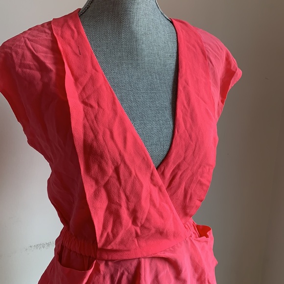 🌈 3/$20 Wilfred pink silk wrap style top with pockets - Picture 3 of 7